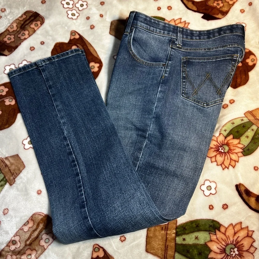 Wrangler Blue Straight Jeans with Classic Design